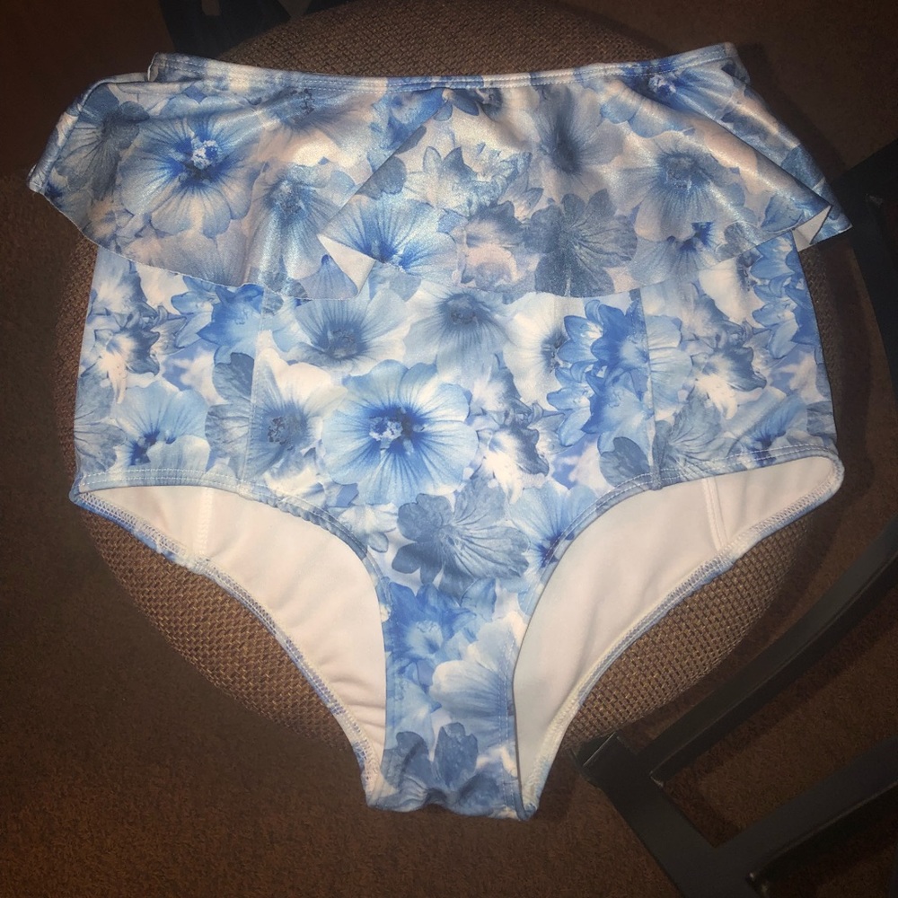 Kortni Jeane Size Small Peplum Bottoms